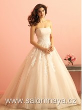 VÝPRODEJ 4900 Kč - Šaty v barvě ivory se srdíčkovým výstřihem, korzet, tylová sukně v pase do ztracena zdobeny krajkou