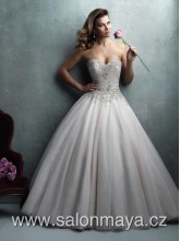 VÝPRODEJ 9900 KČ - Korzetové šaty v barvě champagne (světle růžové, blush), korzet je pošit stříbrnými kaminky, srdíčkový výstřih, bohatá tylová sukně. 