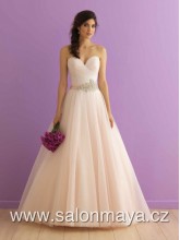 VÝPRODEJ 14900 Kč - Světle růžové korzetové šaty s bohatou tylovou sukní, růžový pásek s kamínkovou aplikací na levém boku. 