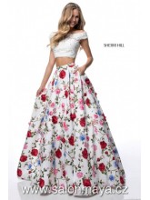 VÝPRODEJ 7500 KČ - Dvojdílné (crop top) šaty, bílý krajkový top, vzadu zavazovaní na mašli, bílá květovaná sukně s barevnými kvítky, + čelenka s květy.