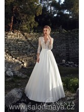  VÝPRODEJ 12900 KČ - Svatební šaty v barvě ivory, krajkový top s 3/4 rukávem, hluboký výstřih, jednoduchý pásek vzadu na mašli, hladká saténová sukně. 