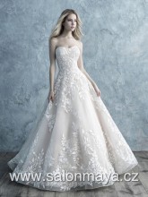 VÝPRODEJ 14900 KČ - Korzetové svatební šaty v pudorvé barvě, pošité krajkou ve smetanové barvě, bohatá tylová sukně. 