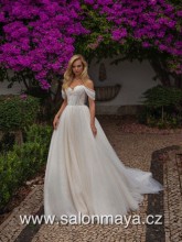 VÝPRODEJ 15900 KČ - Svatební šaty v pudrové barvě, spadlý ramínka, top zdobený krajkou, třpytivá sukně s vlečkou. 