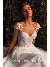 VÝPRODEJ 15900 KČ - Lehké šaty s třpytivou sukní, krajkový top s jemnými krajkovými ramínky, volná záda, která jsou zakryta jen transparentním tylem. 