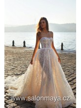 Korzetové, transparentní krajkové šaty s přiznaným korzetem. 