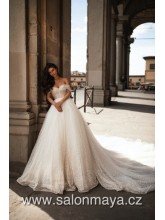 VÝPRODEJ 16900 KČ - Šaty s padlými ramínky, bohatou tylovou sukní, korzet je pošit perličkami. Na sukni jsou zlaté zdobné skvrnky. 