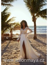 Boho svatební šaty s transparentními šifónovými rukávy, krajkový top, lehká šifónová sukně, rozparek. 