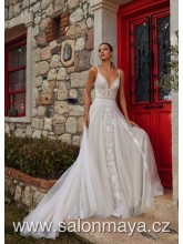 VÝPRODEJ 11900 KČ - Lehké boho šaty na ramínka, krajkový top, lehká tylová sukně je také zdobena krajkou. Tělová podšívka, krajka a tyl v barvě ivory. 