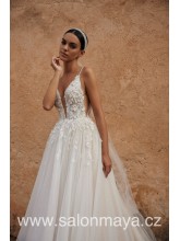 Šaty na ramínka s bohatou tylovou sukní, hluboký výstřih do V, výkroj v podpaží, top je pošit drobnými kvítky.