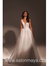 VÝPRODEJ 15900 KČ - Šaty na ramínka top je pošit drobnými lístky a kamínky, bohatá tylová sukně. 