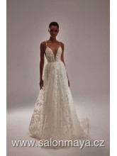 Šaty na ramínka s hlubokým výkrojem v podpaží a hlubokým výstřihem do V. Šaty jsou pošity drobnými kvítky, zajímavě řešený tylový zadní díl topu. 