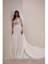 Romantické šaty s dlouhým rukávem. Transparentní rolákový živůtek je vyšívaný krajkovými květy a flitry. Saténová sukně áčkového střihu.