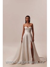 Korzetové svatební šaty, srdíčkový výstřih, řasení na korzetu, drobné 3D kvítky na prsou, áčková sukně, rozparek. 