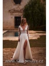 VÝPRODEJ 16900 KČ -  Boho svatební šaty s dlouhým rukávem, krajkový top, lehká šifóvá sukně, vpředu i vzadu hluboký výstřih do V, rozparek. 