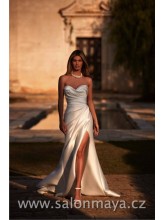 Korzetové, upnuté svatební šaty střihu mořská panna, srdíčkový výstřih, zajímavé řasení, rozparek. 