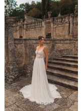 Šaty na ramínka, šifonová sukně, vršek pošitý světlými flitry.