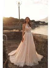 Tylové šaty tělové ,vršek za krk, pošitý krajkou a perličkami.