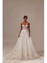 Korzetové svatební šaty v barvě ivory, bohatá tylová sukně zdobená jemnou krajkou, transparentní korzet, který je pošit 3D květy. 