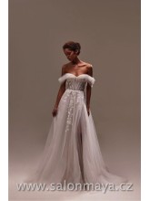 Romantické tylové svatební šaty, transparentní korzet, padlá tylová ramínka, která se vzadu mohou zavázat na mašli, rozparek. 