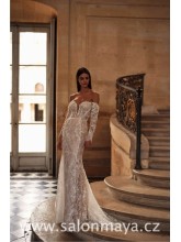 Upnuté celkokrajkové svatební šaty stříhu mořská panna, padlá ramínka, připínací rukávky, krátká vlečka. 