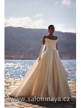 Výrazné princeznovské svatební šaty vyrobené z mikáda. Přiléhavý živůtek zdůrazňuje pas a přechází do objemné sukně s jemnou balónkovou strukturou. Šněrování. Součástí jsou přídavná padlá ramínka.  