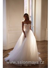 Snové svatební šaty s bohatou tylovou sukní, živůtek s všitými košíčky a přiznanými kosticemi, široká ramínka , srdíčkový výstřih, šněrování. 