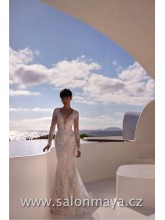 Upnuté, krajkové, svatební šaty s dlouhými rukávy. Hlubový výstřih do V, vzadu hluboký výstřih podšit transpartním tylem, orámovyný krajkou zapínání na knoflíčky. 