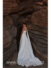 Elegantní, saténové, korzetové svatební šaty s rozparkem. Srdíčkový výstřih, řasení na šatech zvýrazňuje ženskou siluetu. Přídavná padlá ramínka. Šněrování. (S)