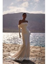 Elegantní upnuté svatební šaty s řasením na břiše. Korzet s přiznanými kosticemi, které zvýrazňují ženskou siluetu, padlá ramínka, šněrování. 