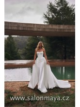 Svatební šaty z materiálu mikádo střihu mořská panna. Korzet s přiznanými kosticemi, které zvýrazňují ženské křivky. Přídavná sukně s vlečkou, šněrování. 