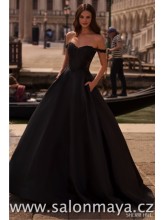 Černé, korzetové, saténové šaty s padlými ramínky, bohatá sukně, transparentní korzet je zdoben krajkou, kapsy. (US4)