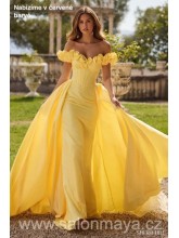 Červené korzetové šaty s padlými květinovými ramínky, upnutá sukně, přes kterou je volná sukně, která jde do vlečky. (US6)