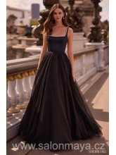 Černé šaty na ramínka s bohatou organzovou sukní, okolo dekoltu a na zádech perličky, hluboký výstřih na zádech. (US4). 