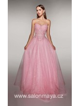 Světle růžové korzetové šaty s bohatou tylovou sukní, v pase pod korzetem viditelný pásek, krajkové květinové zdobení na korzetu, šněrování. 