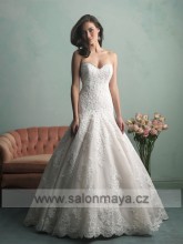 VÝPRODEJ 4900 Kč Celokrajkové šaty v kombinaci barev šampaň/ivory se sníženým pasem, srdíčkový výstřih, vlečka